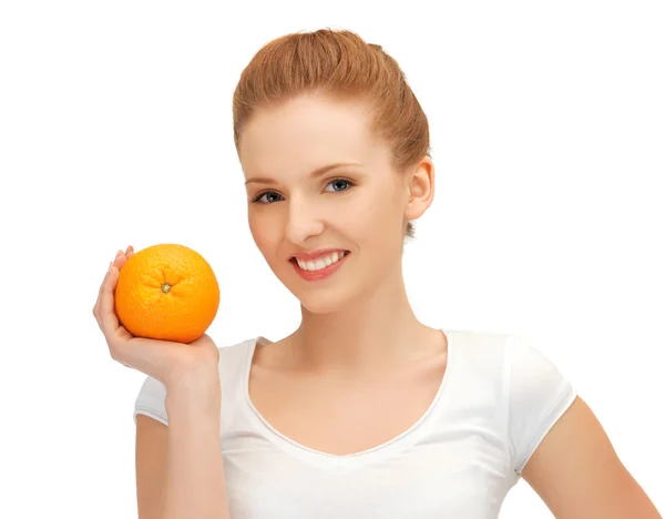 Tonårsflicka med apelsin — Stockfoto