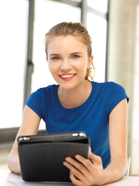 Mutlu genç kız ile tablet pc bilgisayar — Stok fotoğraf