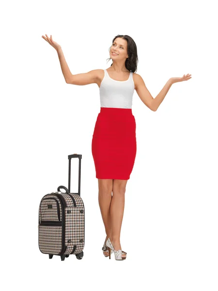 Šťastná žena s kufrem pozdrav — Stock fotografie