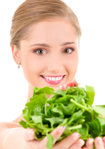 Donna felice con spinaci — Foto Stock