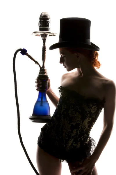 阿拉伯水烟壶的女人 — 图库照片