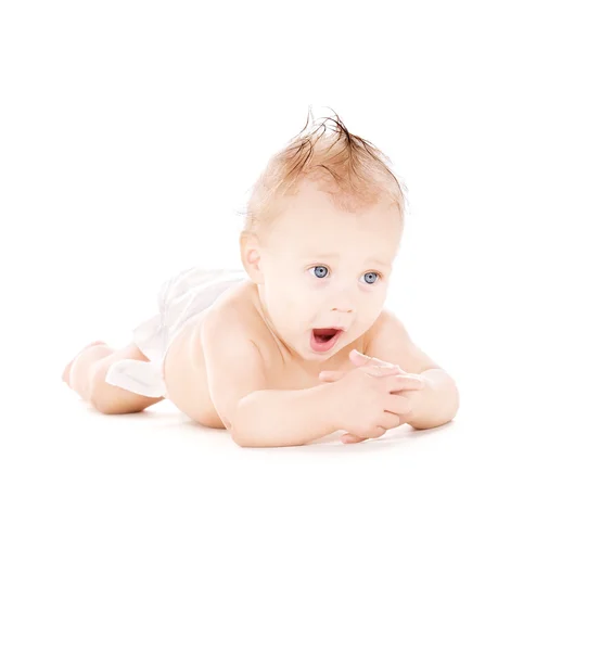 Bocejo bebê menino em fralda — Fotografia de Stock