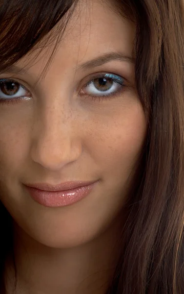 Closeup portrait of smiling brunette — Stock Photo, Image