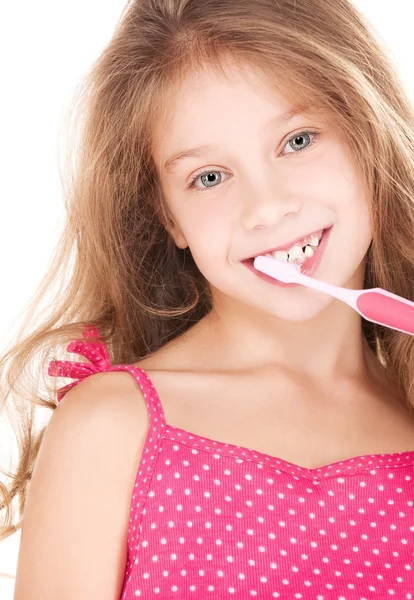 Счастливая девушка с зубной щеткой — стоковое фото