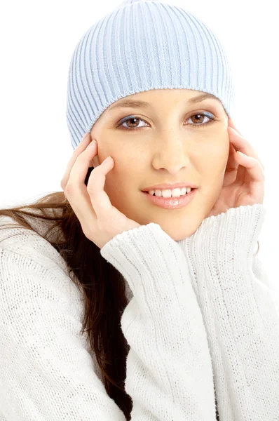 Mooie brunette in winter hoed — Stockfoto