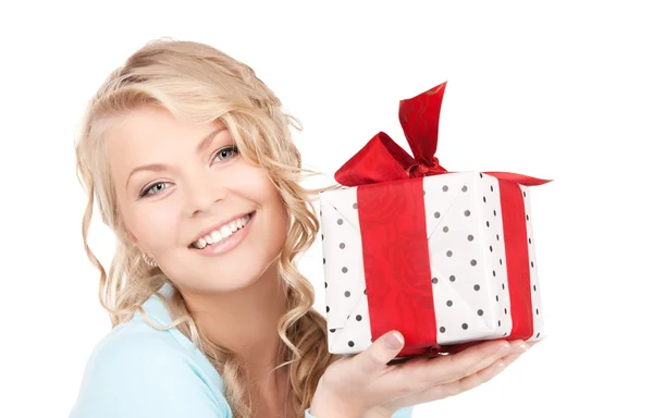 선물 상자와 함께 행복 한 여자 — Stock Fotó