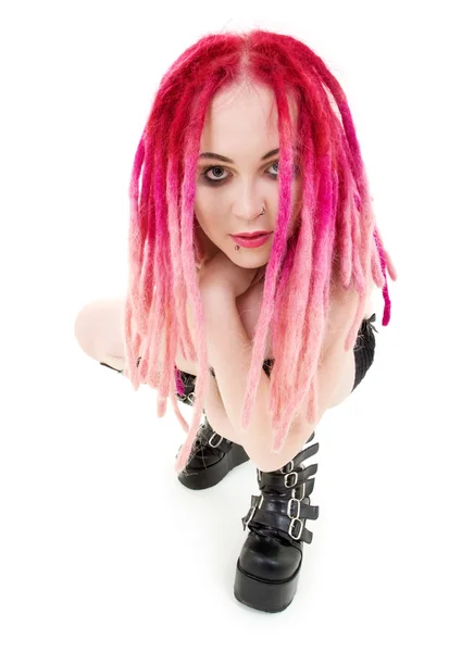 Różowowłosa dziewczyna w kozaczki — Zdjęcie stockowe