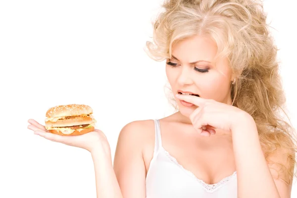 Mujer con hamburguesa —  Fotos de Stock