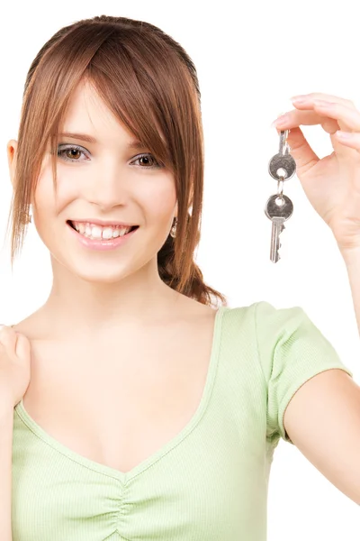 Glad tonåring flicka med nycklar — Stockfoto