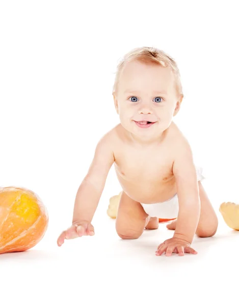 Babyjongen met groenten — Stok fotoğraf