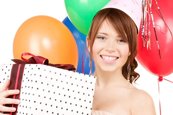 Chica de fiesta con globos y caja de regalo —  Fotos de Stock