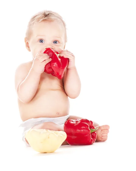 Bebé con verduras —  Fotos de Stock