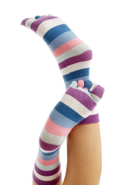Schöne Beine in lustigen Socken — Stockfoto