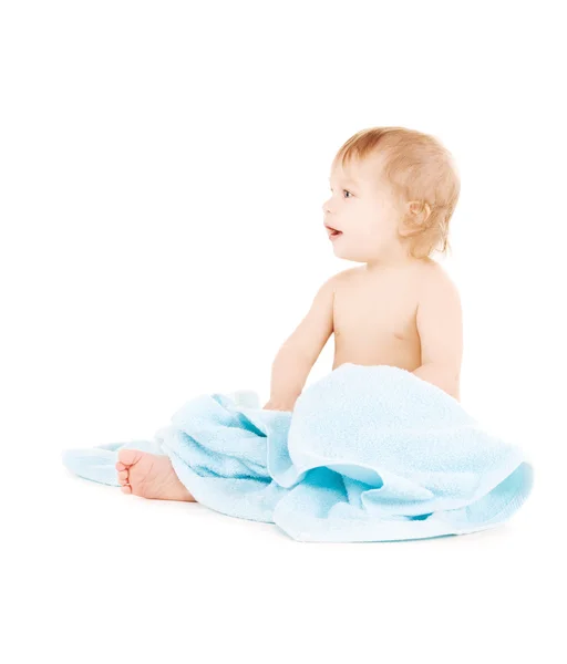 Bebé con toalla azul —  Fotos de Stock