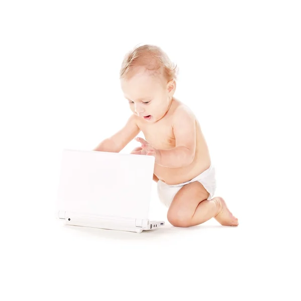 노트북 컴퓨터와 아기 — 스톡 사진