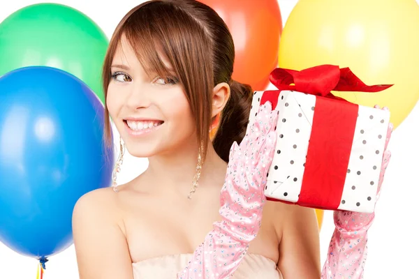 Вечеринка с воздушными шарами и подарочной коробкой — стоковое фото
