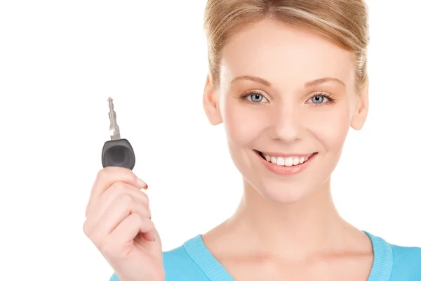 Šťastná žena s auto klíčem — Stock fotografie