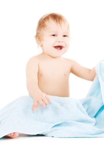 Bambino con asciugamano blu — Foto Stock