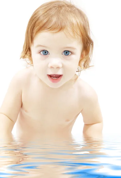 Chłopca w wodzie — Zdjęcie stockowe