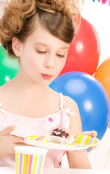 케이크와 파티 소녀 — 스톡 사진