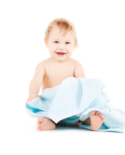 Bebek mavi havlu ile — Stok fotoğraf