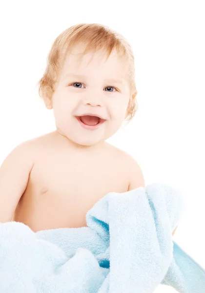 Baby mit blauem Handtuch — Stockfoto