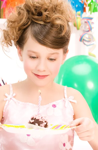 Nyårsfest girl med tårta — Stockfoto