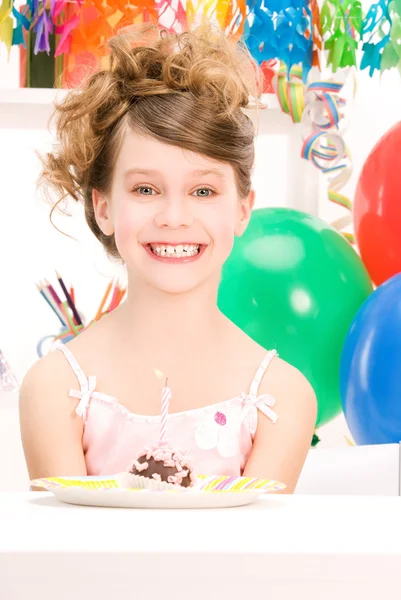 Strana dívka s dortem — Stock fotografie