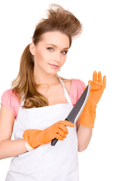 Hausfrau mit großem Messer — Stockfoto