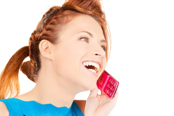 Pembe telefon ile mutlu bir kadın — Stok fotoğraf