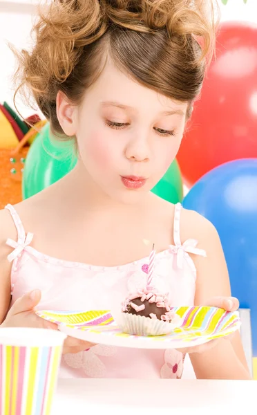 Festa menina com bolo — Fotografia de Stock