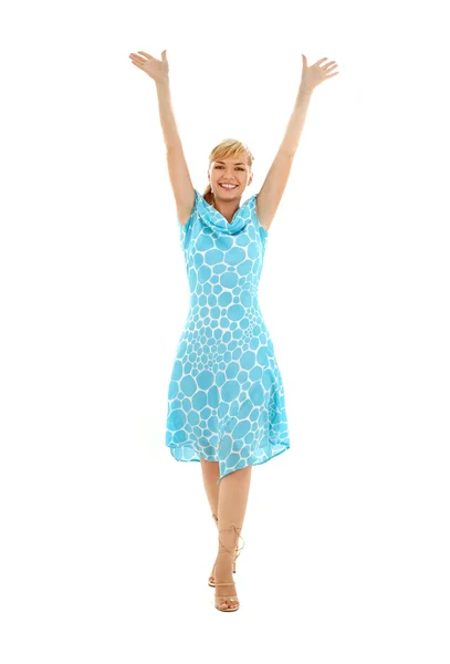 Gelukkig meisje in blauwe jurk met handen omhoog — Stockfoto