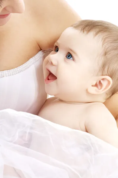 Gelukkig babyjongen met mama — Stockfoto