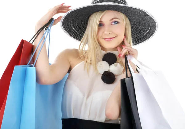 Portret blond w kapeluszu z torby na zakupy — Zdjęcie stockowe