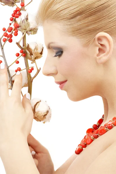 Kırmızı ashberry kız — Stok fotoğraf