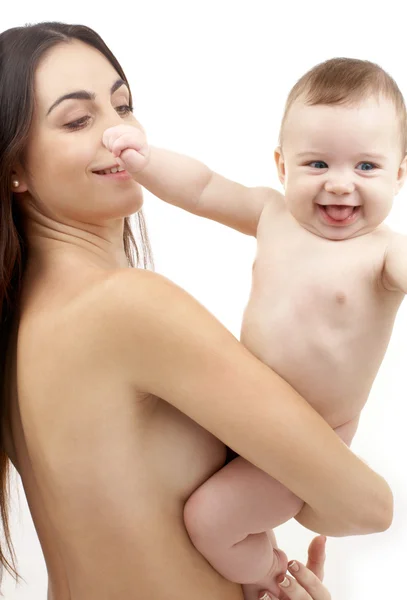 Schone baby in handen van de moeder — Stockfoto
