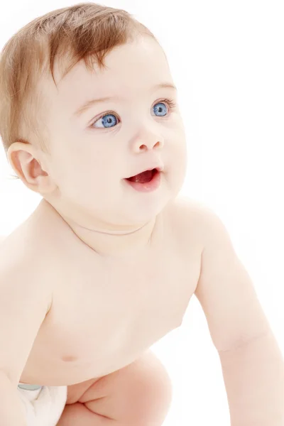 Portret van kruipende babyjongen opzoeken — Stockfoto