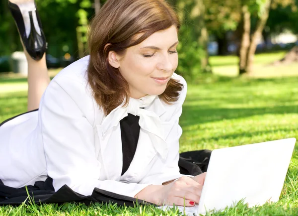Office lady in park — Stock Photo, Image