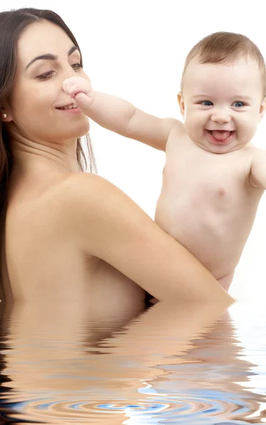 Čisté dítě v rukou matka — Stock fotografie