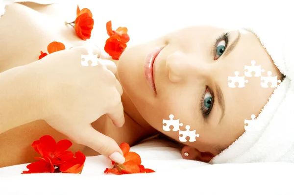 Red flower petals spa puzzle — Stock Photo, Image