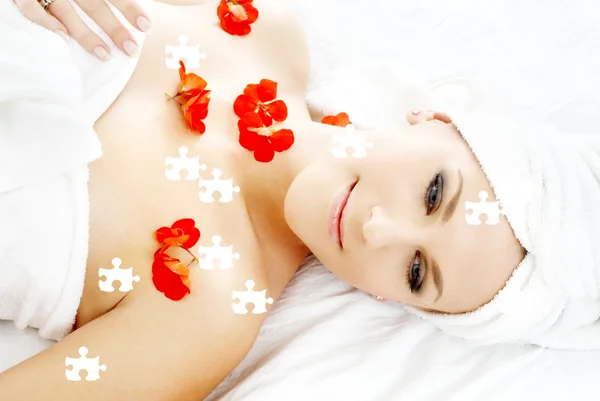 Rode bloem bloemblaadjes spa puzzel — Stockfoto