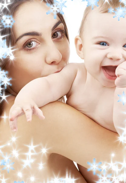 아기와 아름 다운 엄마 — 스톡 사진