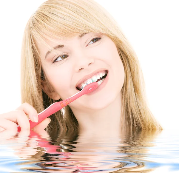 歯ブラシで幸せな女の子 — ストック写真