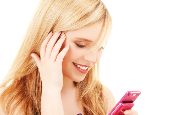 Gelukkig tienermeisje met mobiele telefoon — Stockfoto