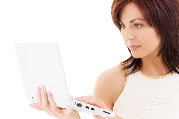 Mulher com computador portátil — Fotografia de Stock