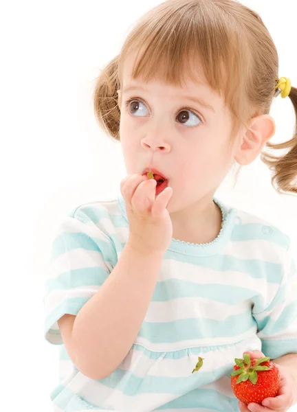 Κοριτσάκι με φράουλα — Φωτογραφία Αρχείου