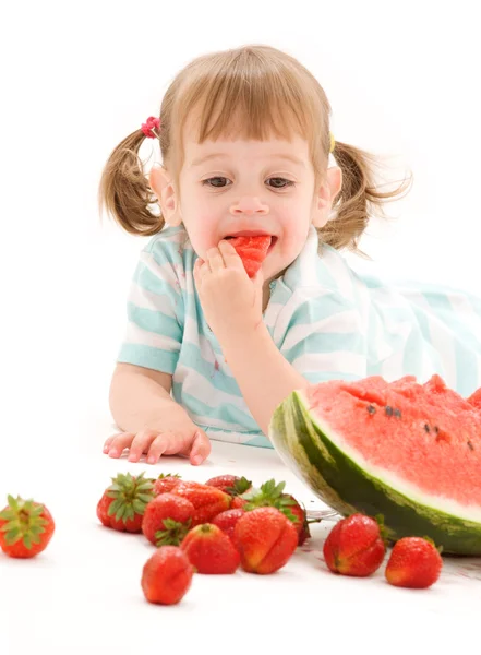 Petite fille à la fraise et pastèque — Photo