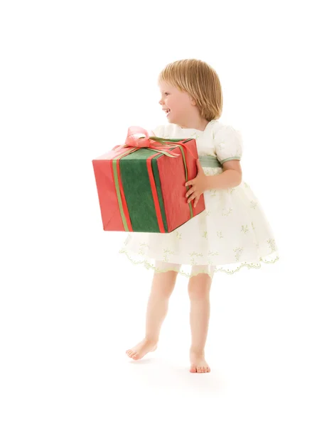 Девушка с подарочной коробкой — стоковое фото