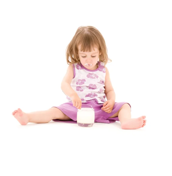 Dziewczynka z jogurtem — Zdjęcie stockowe