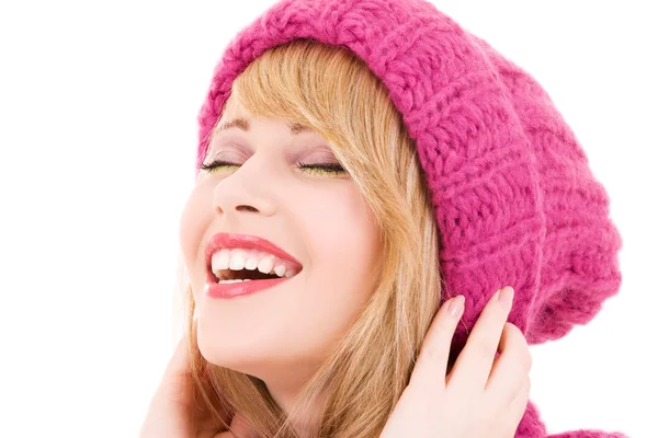 Счастливая девочка-подросток в шляпе — стоковое фото